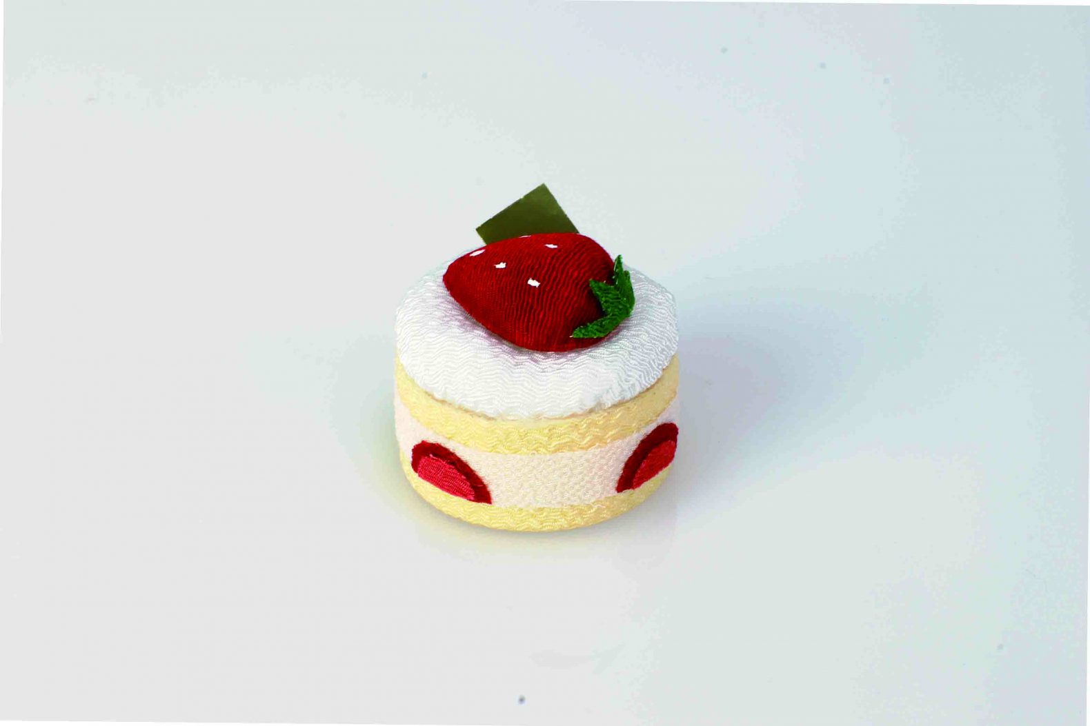 お仏壇のセレモア いちごショート｜ちりめん飾り