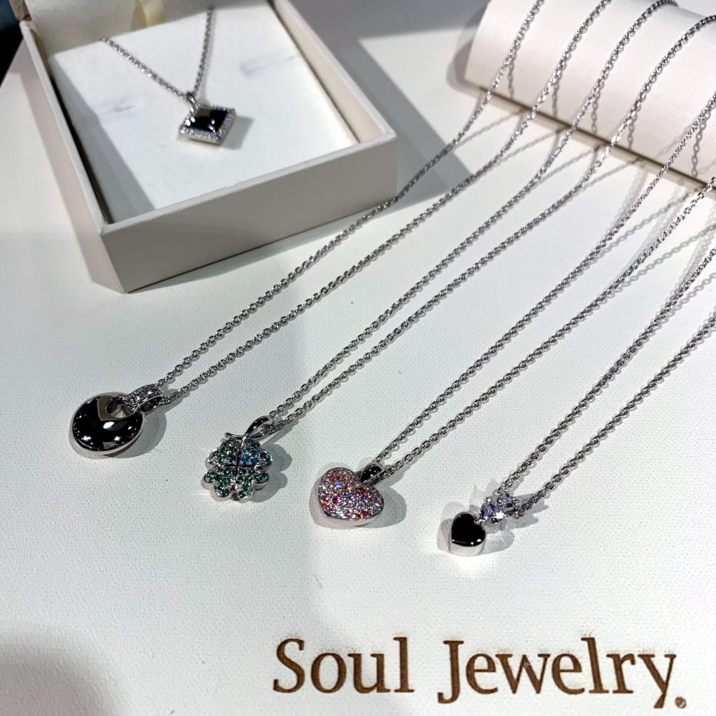 Soul Jewelry 遺骨ペンダント　分骨　アクセサリー　ネックレス　シルバー　女性用　レディース　小さめ　さりげなく　かわいい　キラキラ　カラフル　ジルコニア　ハート　クローバー　手元供養