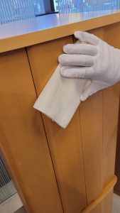お仏壇のお掃除　拭く