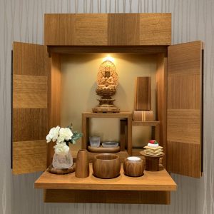 現代仏壇　仏壇　薄型　新宿　オセロ　ダーク　チェスボード　市松模様　モダン　壁掛　仏壇に見えない　省スペース　場所をとらない　斬新　本格的　自由　ウッドスタイル　ウッディー　シンプル　和洋問わず　動かせる段