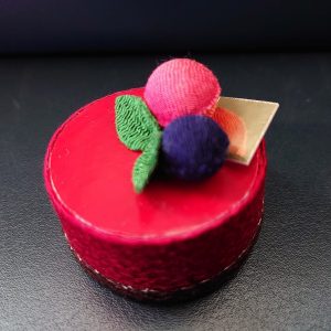 ラズベリームース　ちりめん飾り　スイーツ