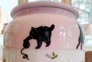 ねこ壺（ペット骨壺）セレモアオリジナル　ピンク　シルエット
