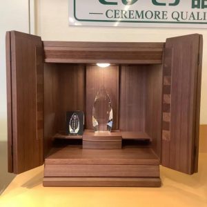 お仏壇のセレモア　聖蹟桜ケ丘店　クリスタル位牌　仏壇内展示　ブレイズ