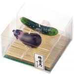 お盆　いつ　今年　2024年　７月　８月　盂蘭盆会　初めて　すること　なに　スケジュール　マンション　忙しい　簡単に　最低限　用意　用意するもの　便利　お助け　とりあえず　ローソク　キャンドル　お盆用品　カメヤマローソク　場所をとらない　飾り方　かわいい　リアル　本物そっくり　フェイク　きちんと　ちゃんと　おぼん　提灯　精霊馬　なす　きゅうり　送り火　迎え火　ほうろく　燃やす　おがら　麻がら　ほおずき　白い　白い提灯　精進料理　お供え　お供え膳　お膳　夏　ちりめん　新盆　初盆　新宿　都内　東京　実物　売ってる　買える　どこで　現代的な　モダン　毎年　おすすめ　グッズ　アイテム　セール　駅近　都庁　先祖　供養　行事　夏休み　仏教